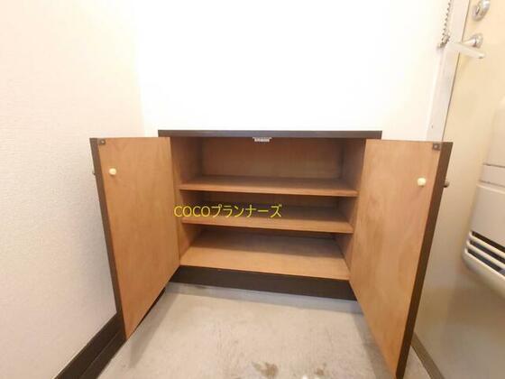 玄関　他のお部屋の写真になります。