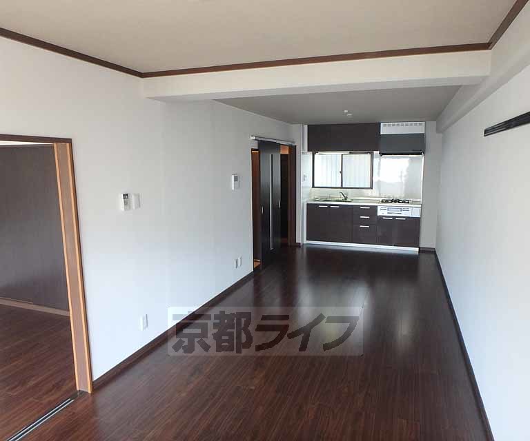 居室・リビング　広々リビングです