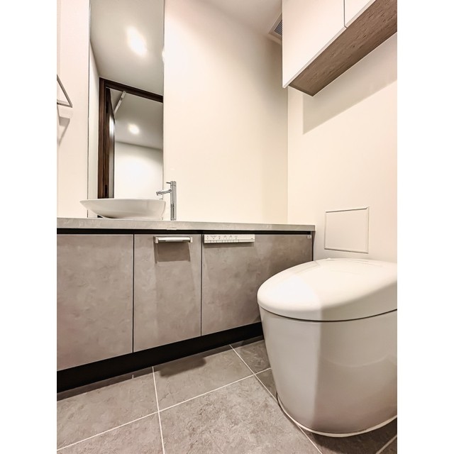 トイレ　※写真は同タイプ住戸です。