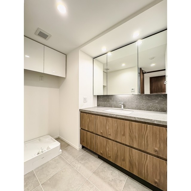 洗面設備　※写真は同タイプ住戸です。