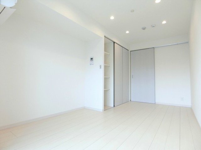 居室・リビング　※反転写真