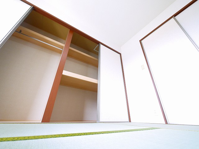 収納　たくさん収納できる押入れがあります