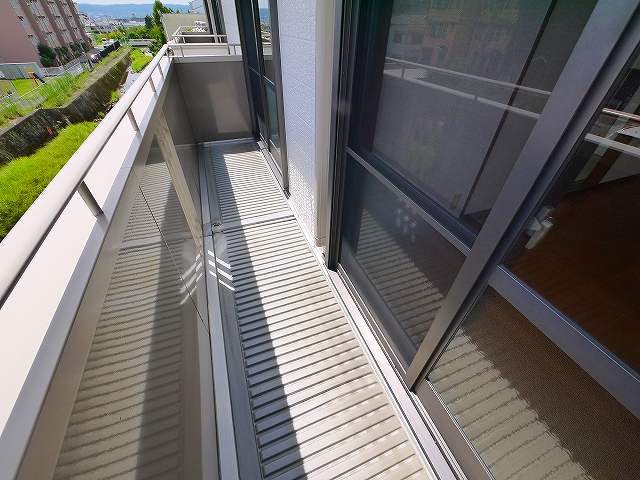 バルコニー　暖かな日差しのふりそそぐバルコニー