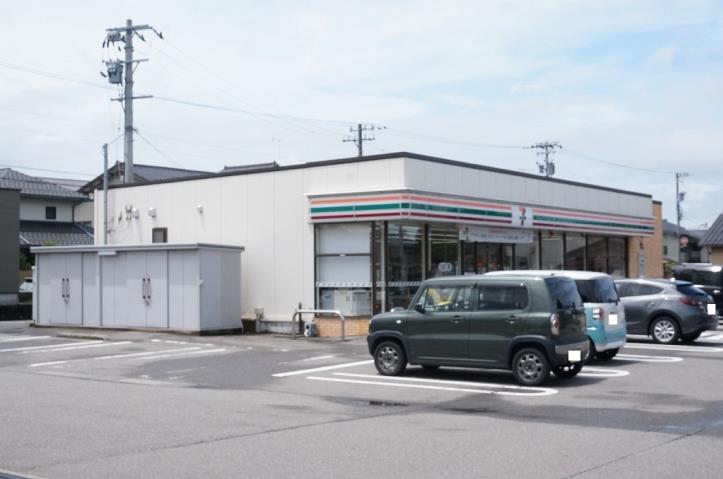 コンビニ　セブンイレブン（コンビニ）まで197m