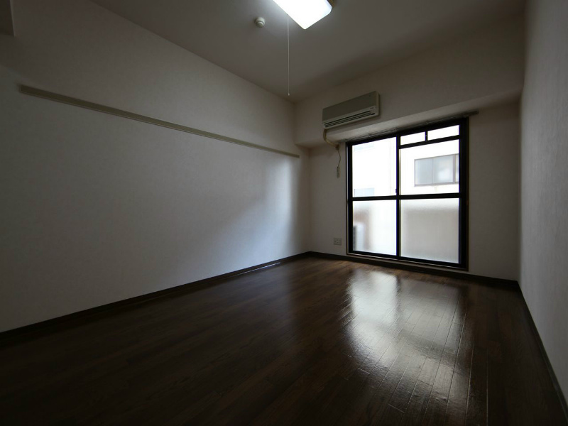 バルコニー　洋室8.7帖　エアコン付　南面バルコニー