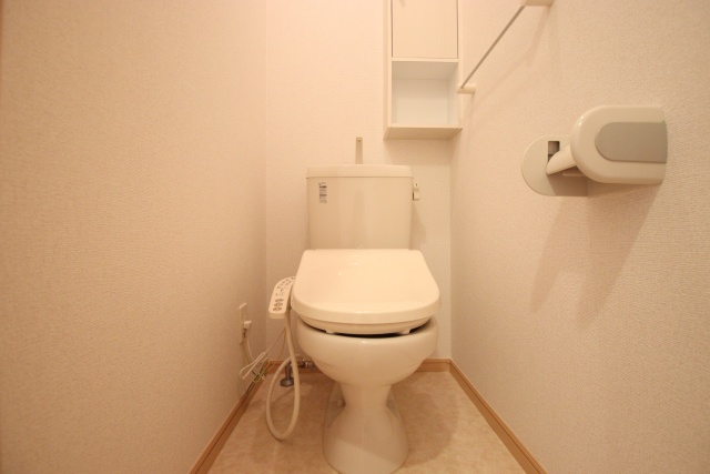 トイレ　※別室の参考写真の為、現況優先です。