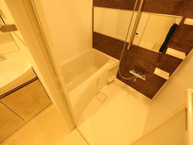 バス・シャワールーム　浴室暖房乾燥機付　追い焚き・オートバス機能付お風呂