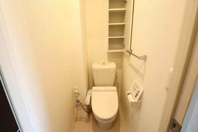 トイレ　温水洗浄暖房便座