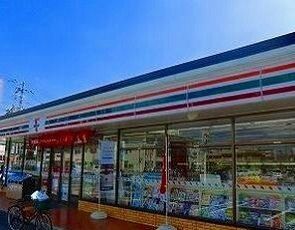 コンビニ　セブンイレブン（コンビニ）まで300m