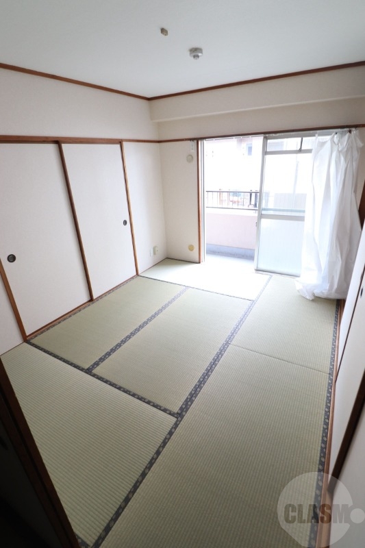 その他設備　バルコニー側の６帖の和室です