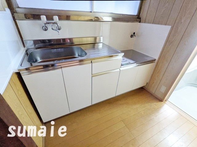 キッチン　新設のキッチンはピカピカでｒす！