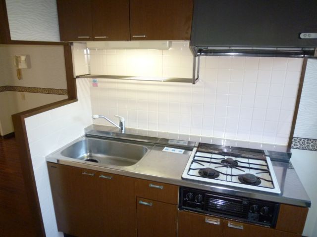 キッチン　３口コンロ付きのキッチン