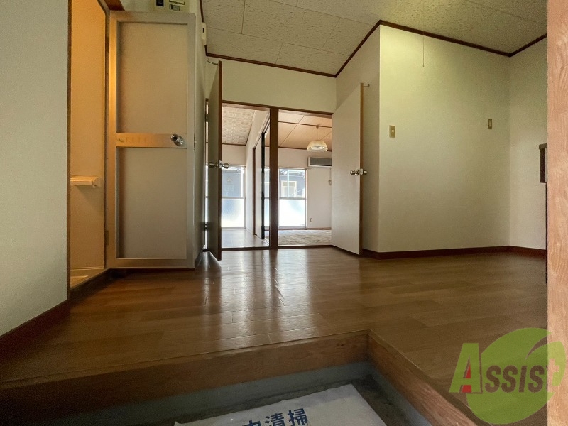 玄関　玄関でございます。毎日の出入りはこちらから。