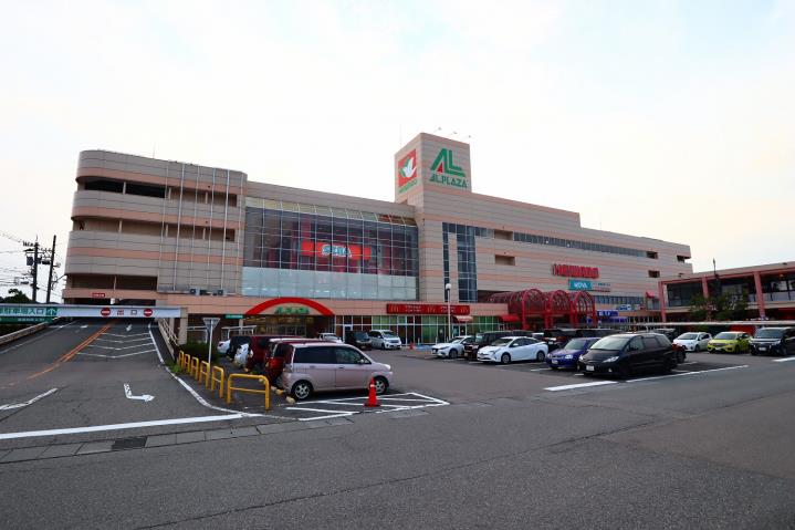 スーパー　（株）平和堂／アル・プラザ金沢（スーパー）まで787m