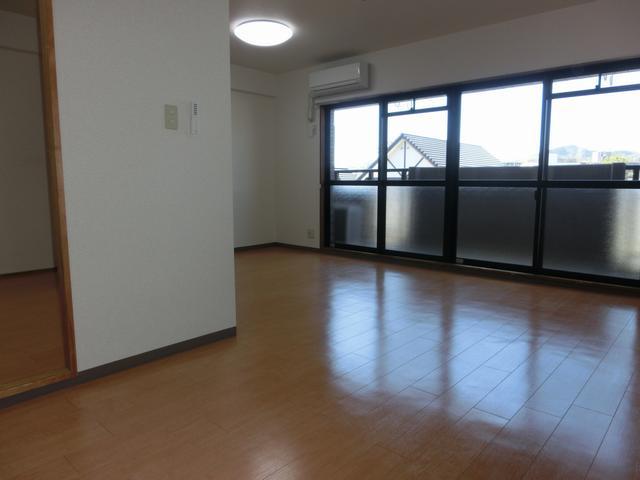 居室・リビング　広々リビング