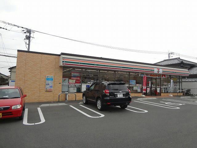 コンビニ　セブン‐イレブン／八幡町上津役西３丁目店（コンビニ）まで210m