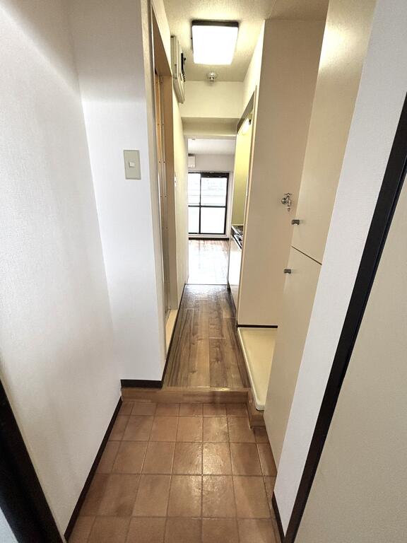 その他部屋・スペース　玄関から見た室内