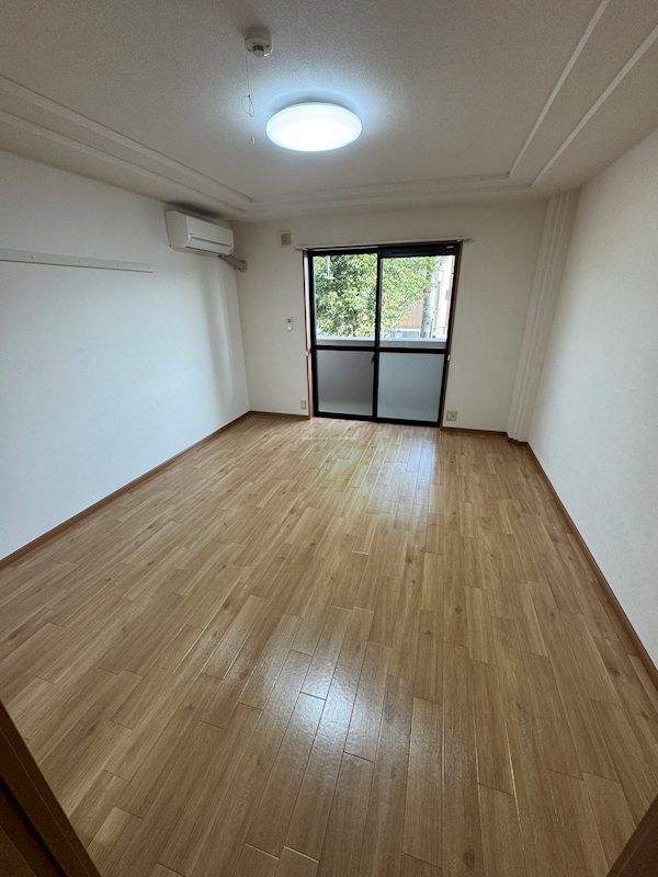 居室・リビング　※同タイプ別部屋の写真となります。