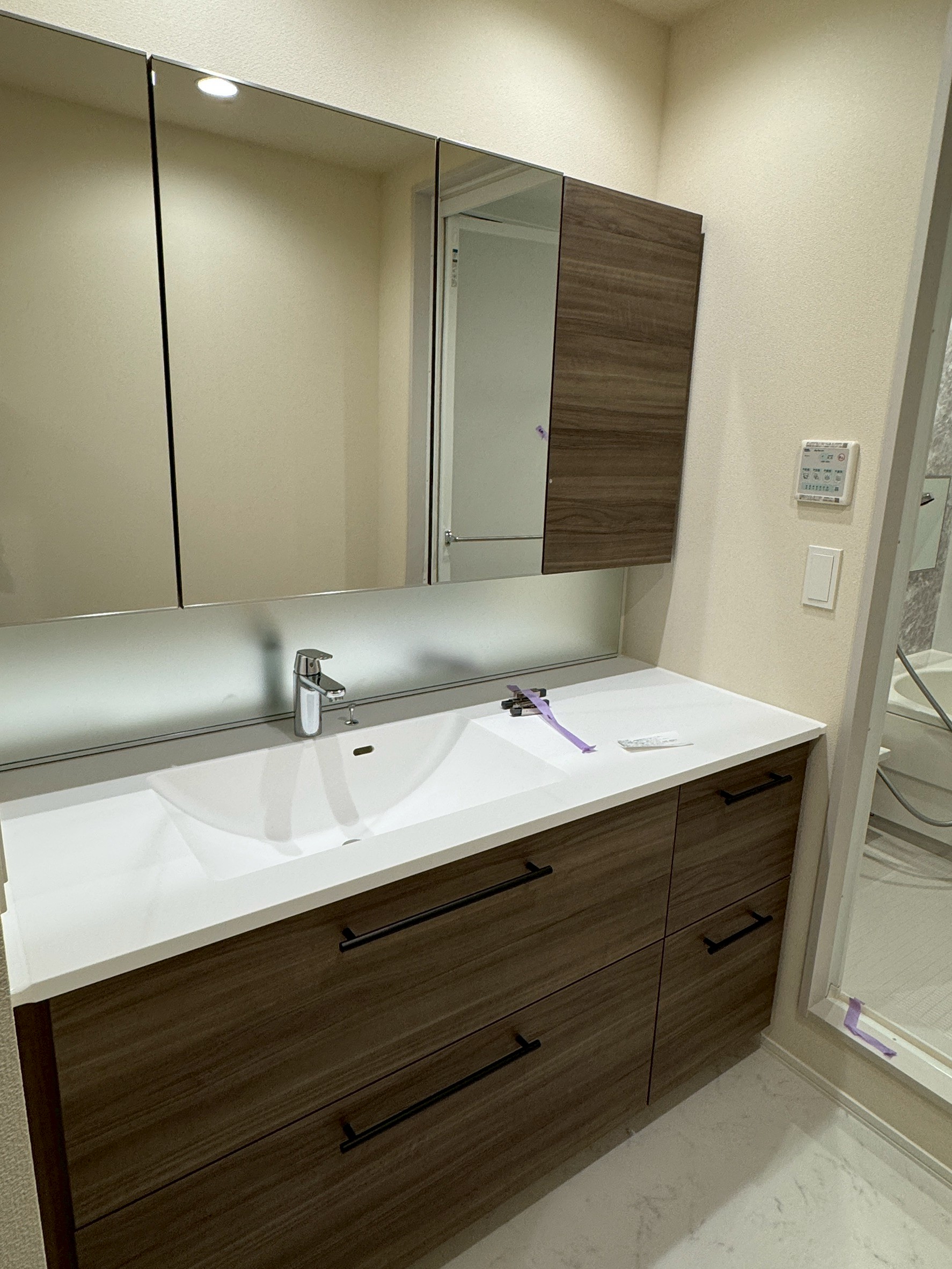 洗面設備　広々洗面台