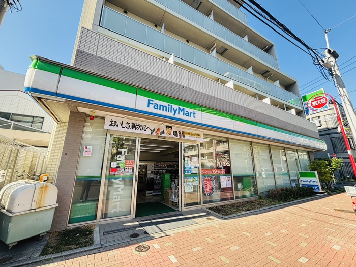 コンビニ　ファミリーマート（コンビニ）まで48m