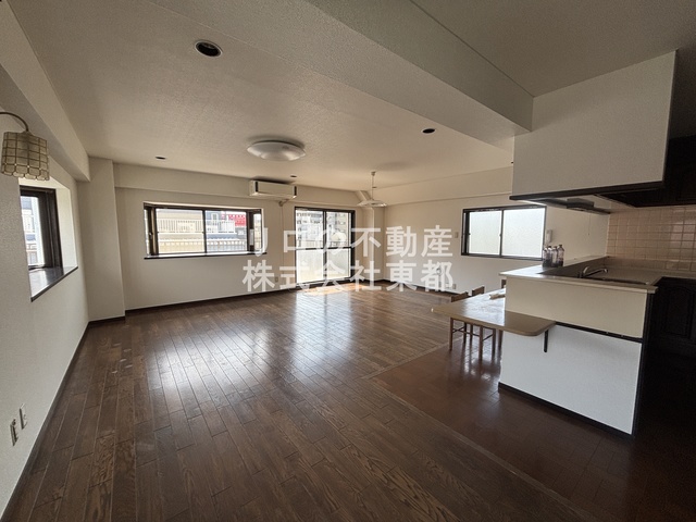 居室・リビング　広いリビングでゆったりくつろげる憩いの空間♪