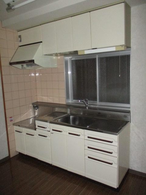 キッチン　収納たっぷりのキッチンです☆