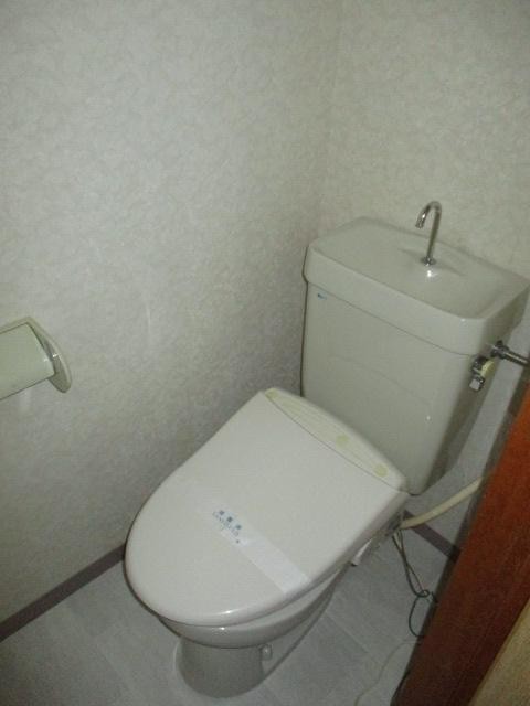 トイレ　温水洗浄便座付きトイレです☆