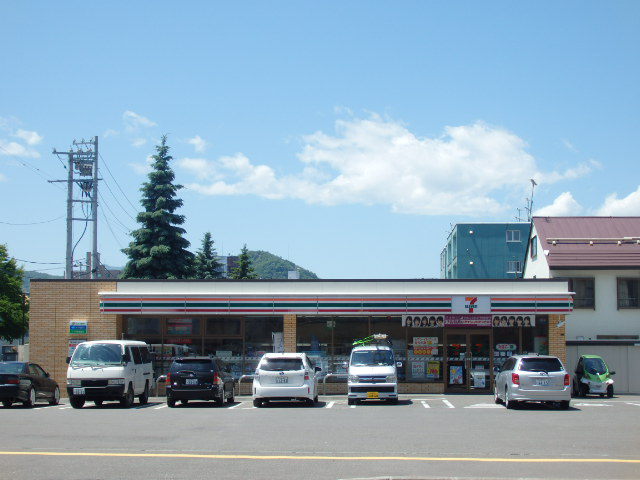 コンビニ　セブンイレブン（コンビニ）まで254m