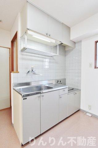 キッチン　コンパクトなキッチンで掃除もラクラク