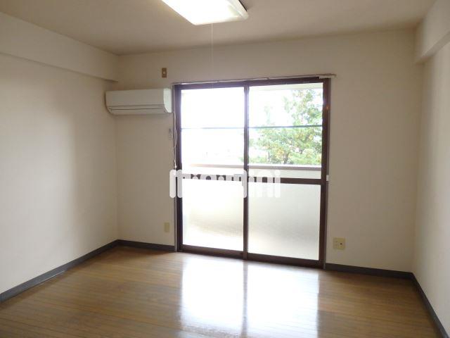 居室・リビング　朝日が入る東向きの居室