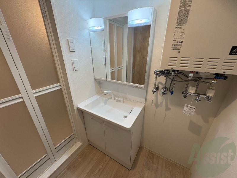 洗面設備　大きくて使いやすそうな独立洗面台になっています。