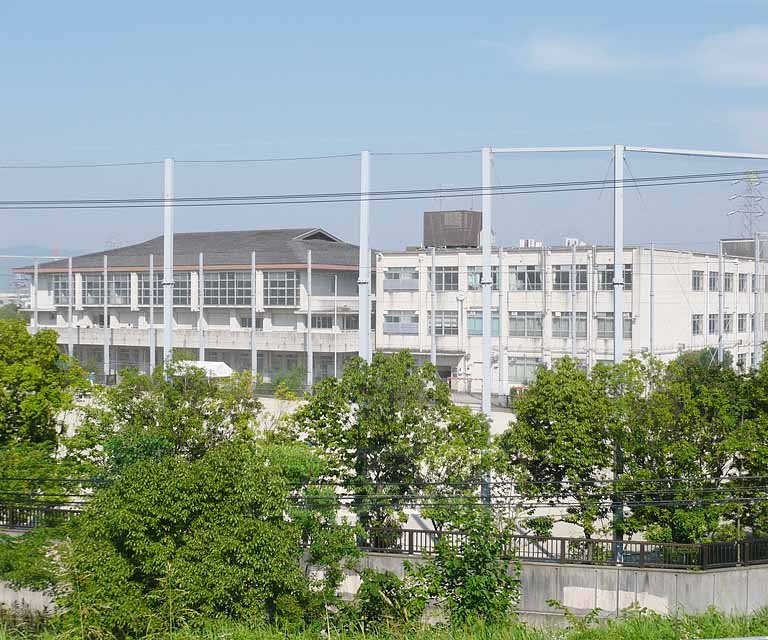中学校　洛水中学校（中学校）まで550m