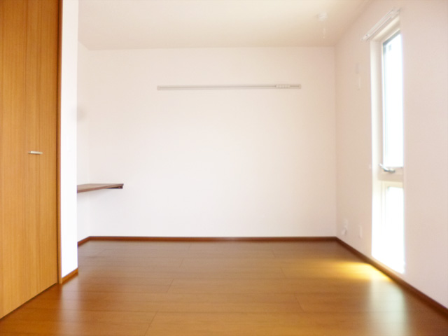 その他部屋・スペース　洋室4.9帖！収納もございます！