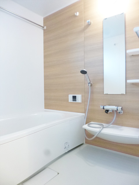 バス・シャワールーム　追焚＆浴室乾燥機付の広々バスルーム！