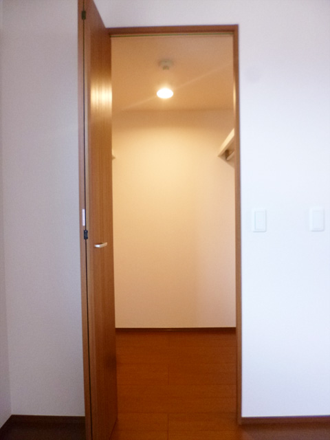 収納　洋室6帖収納は大容量のウォークイン仕様！