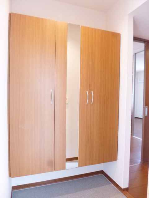 玄関　玄関に大容量のシューズボックス完備！