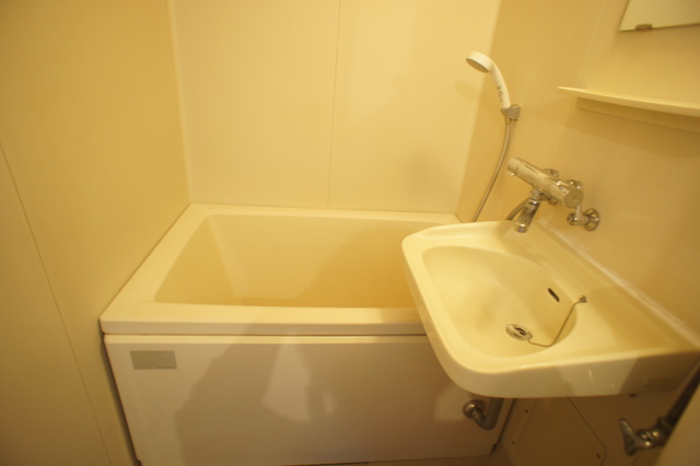 洗面設備　洗面ボウルもついているので、ここで洗顔できますね☆