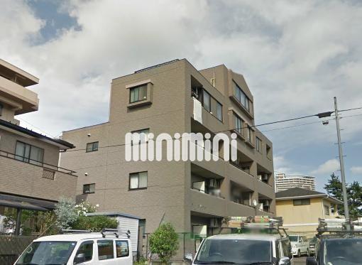 建物外観　駐車場敷地内にあります