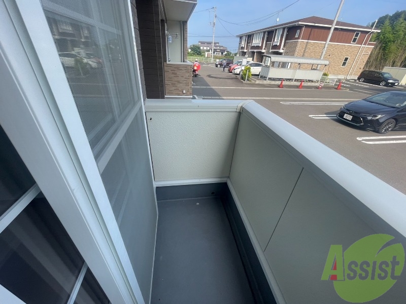 バルコニー　衣類などを干すことのできるバルコニーのスペースです。