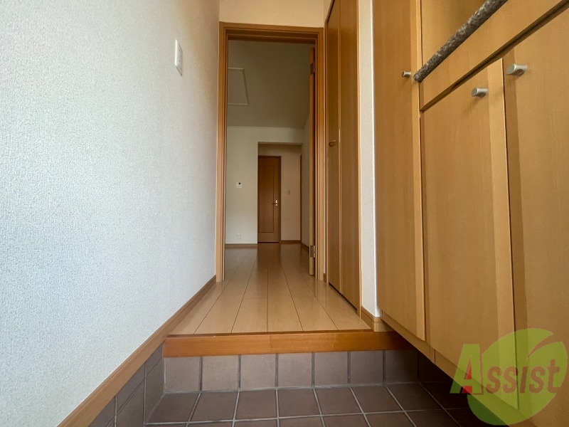 玄関　玄関から撮影しました。敷居が低くて安心ですね～