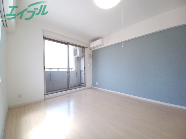 居室・リビング　同型参考写真