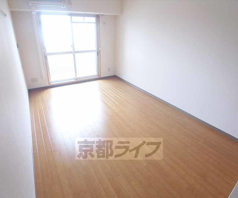 居室・リビング　８．７帖の広々とした洋室です。