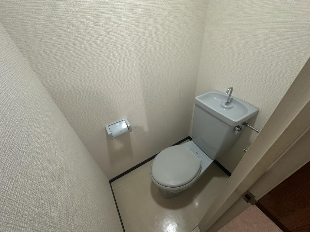 トイレ　※同建物別部屋写真です。ご参考ください。