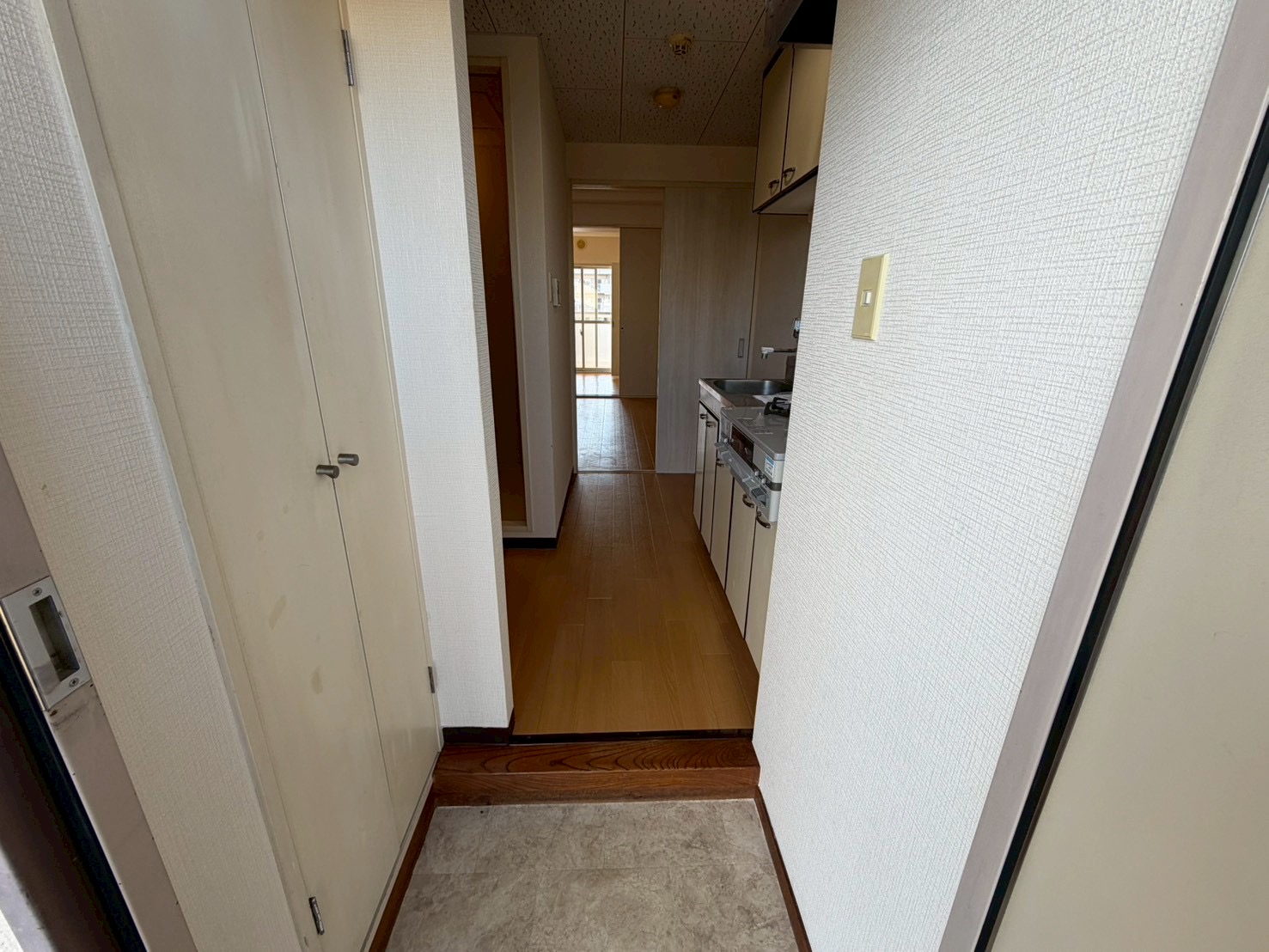 玄関　※同建物別部屋写真です。ご参考ください。