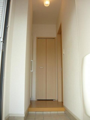 玄関　収納もある玄関です