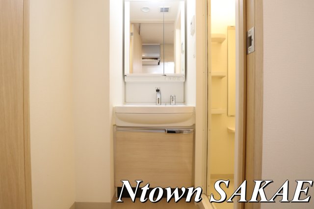 洗面設備　独立洗面台あり、毎朝おしゃれに忙しい女性の方におすすめです