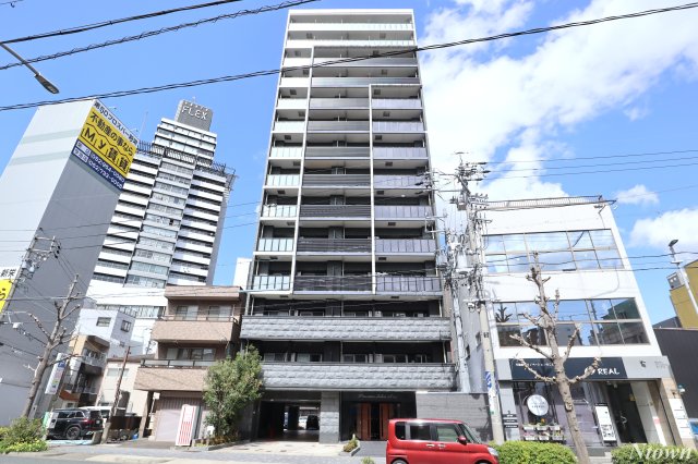 建物外観　落ち着いたロビーです