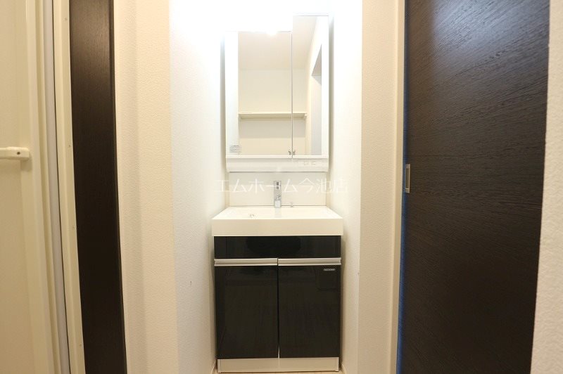 洗面設備　脱衣所　独立洗面台（シャンプードレッサー）