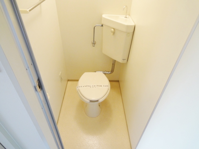 トイレ　別号室の写真です。