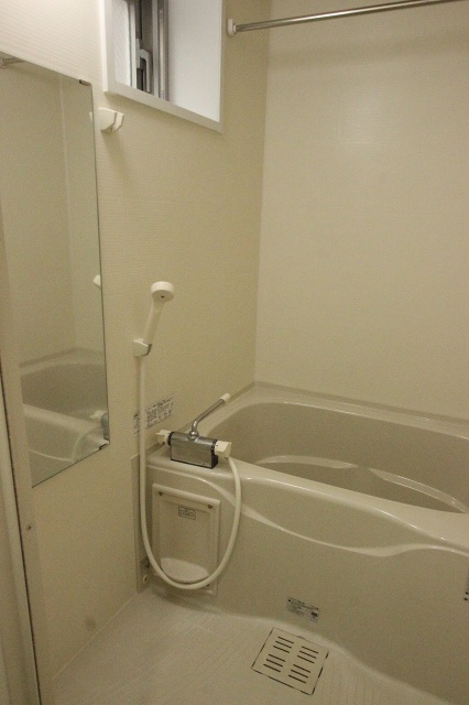 バス・シャワールーム　同物件、別号室のものです。
